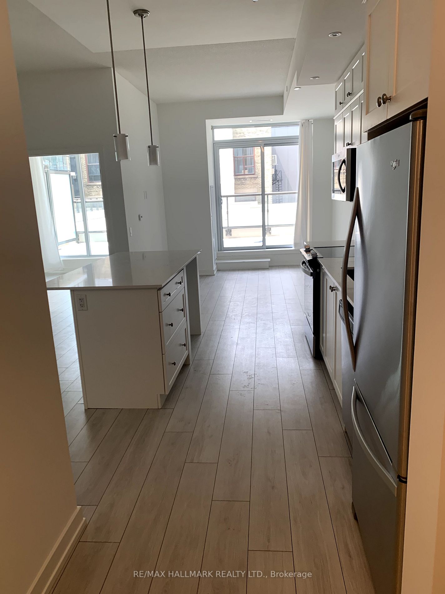 55 Duke St W, #233