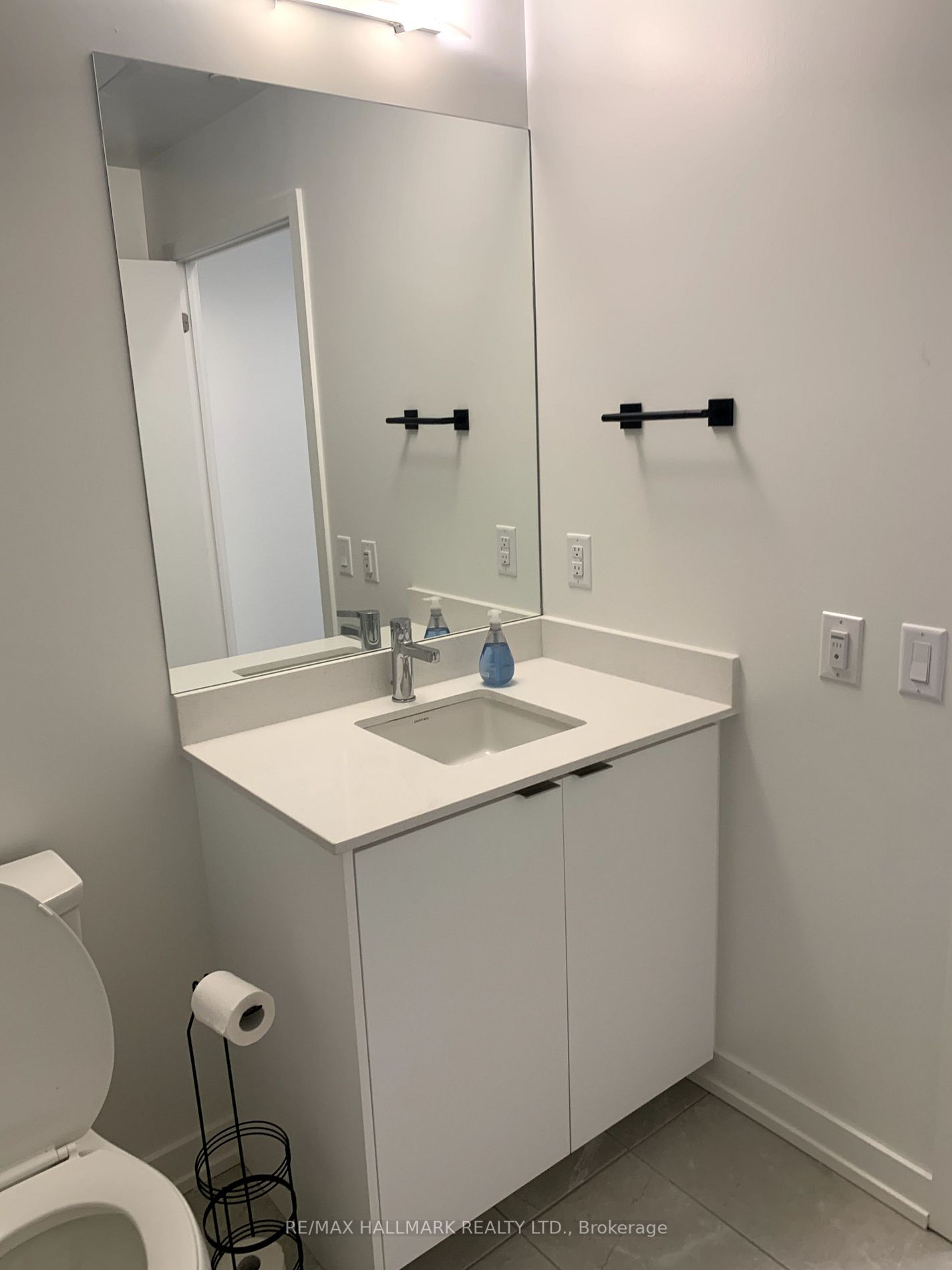 55 Duke St W, #233