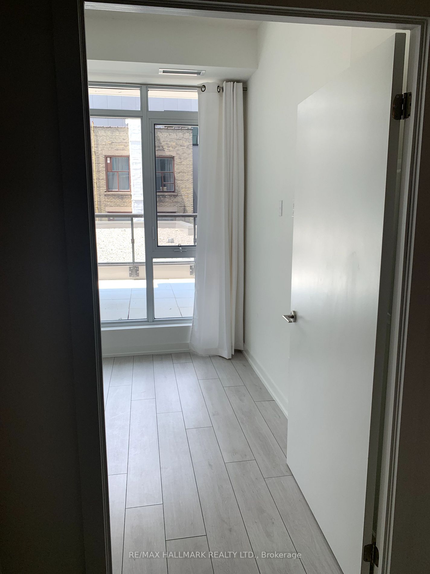 55 Duke St W, #233