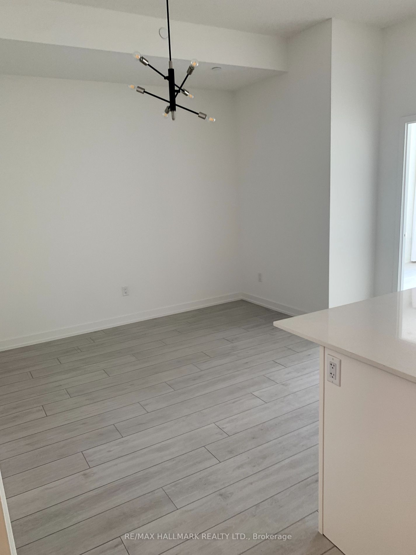 55 Duke St W, #233