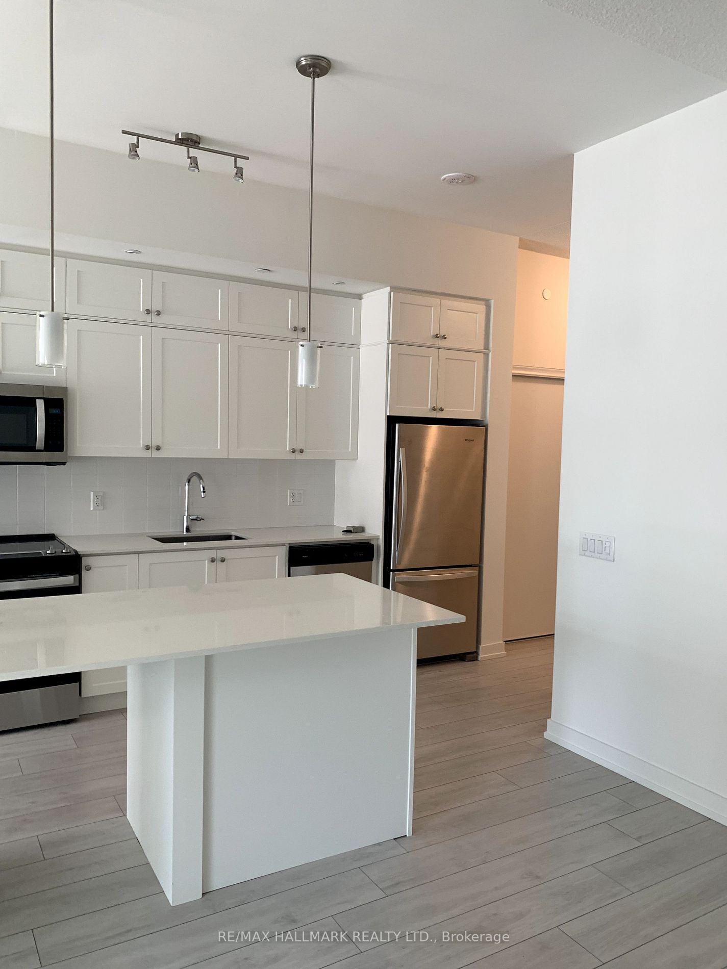55 Duke St W, #233