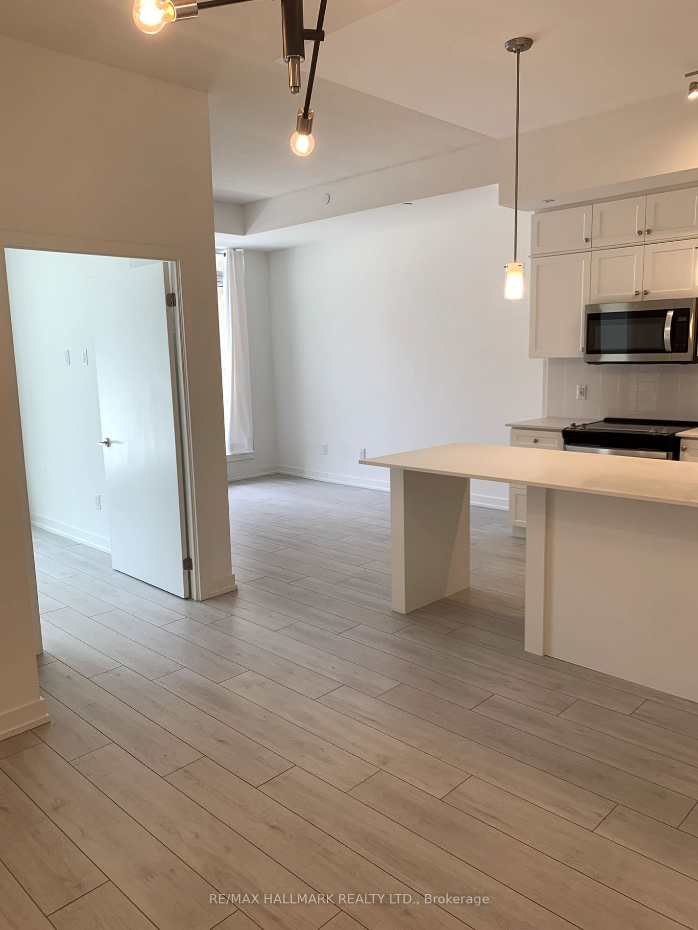 55 Duke St W, #233