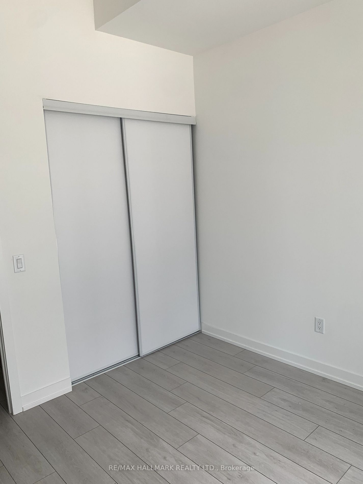 55 Duke St W, #233