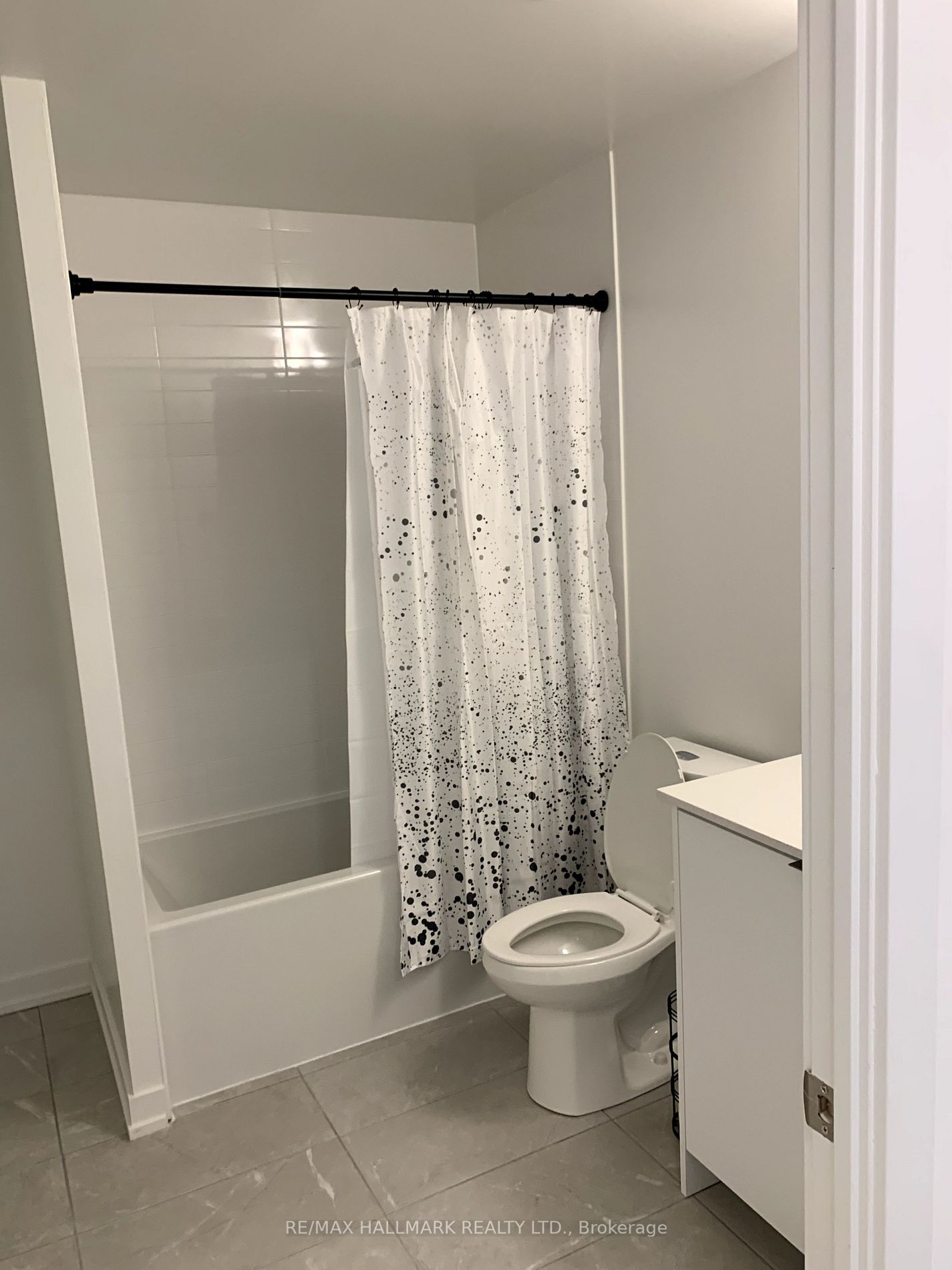 55 Duke St W, #233