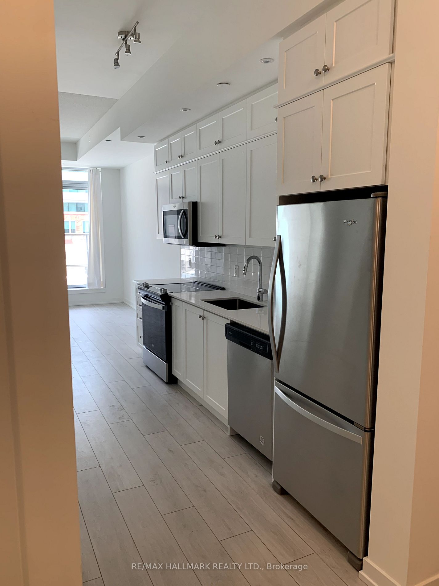 55 Duke St W, #233