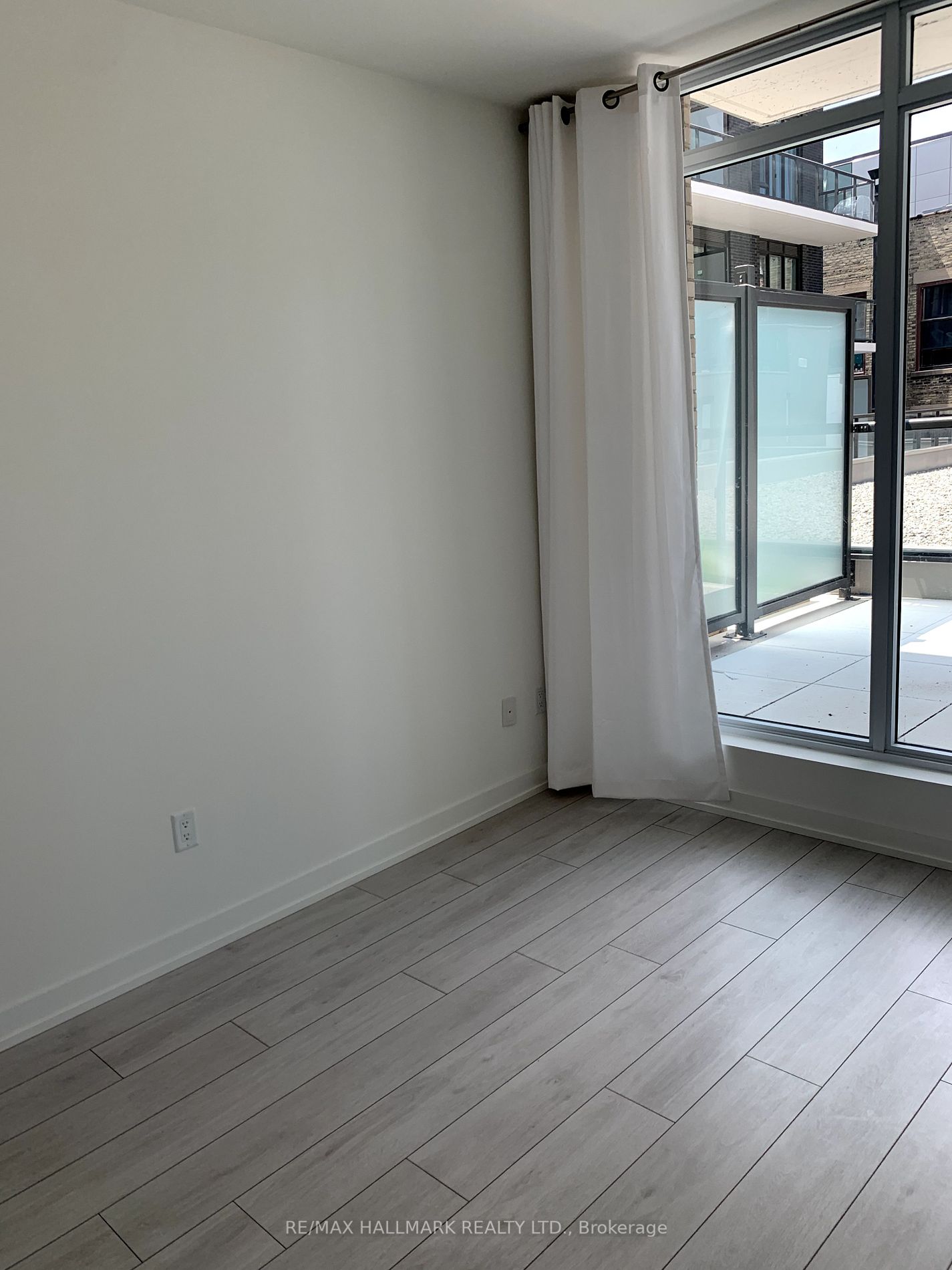 55 Duke St W, #233