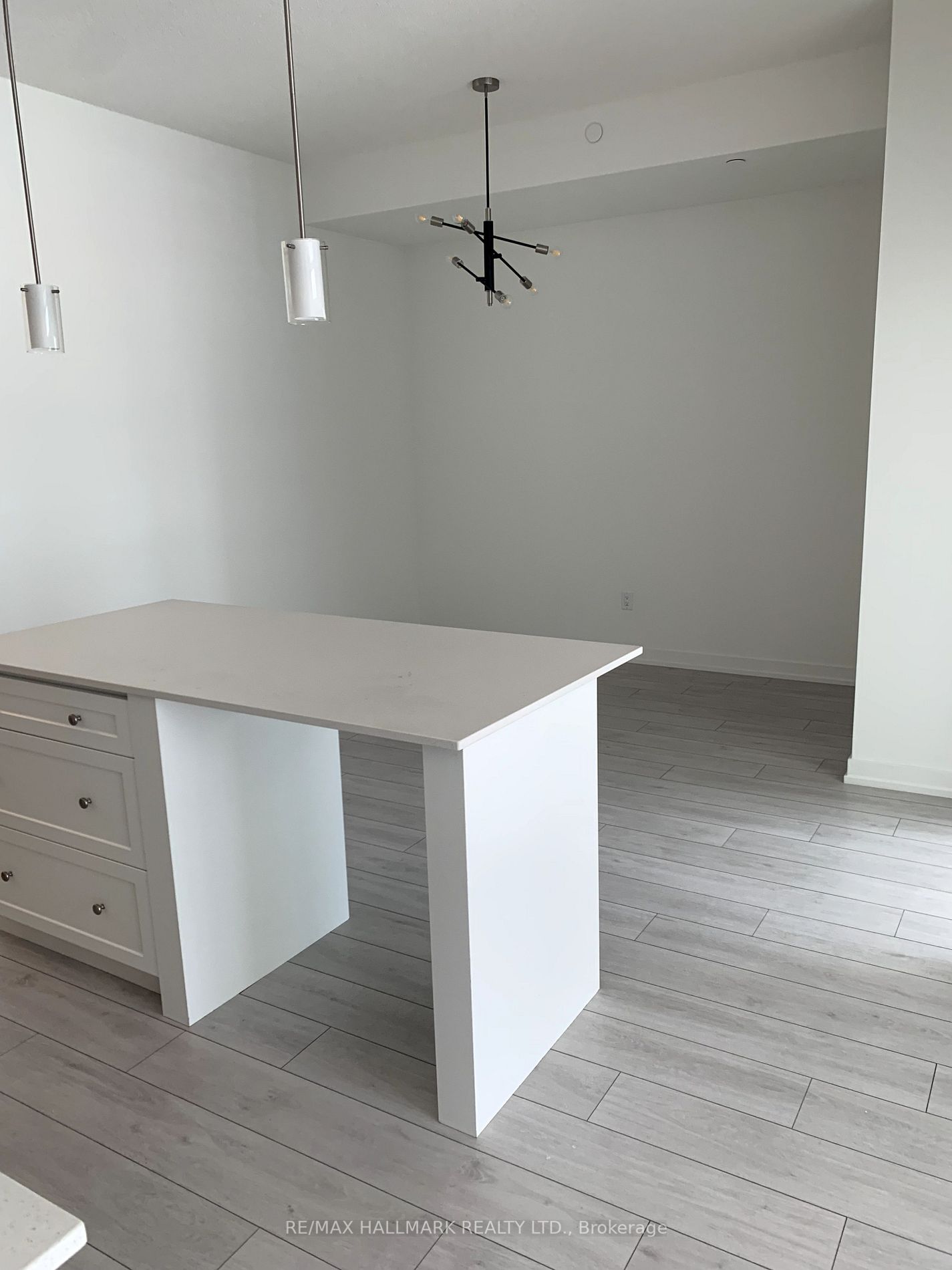 55 Duke St W, #233