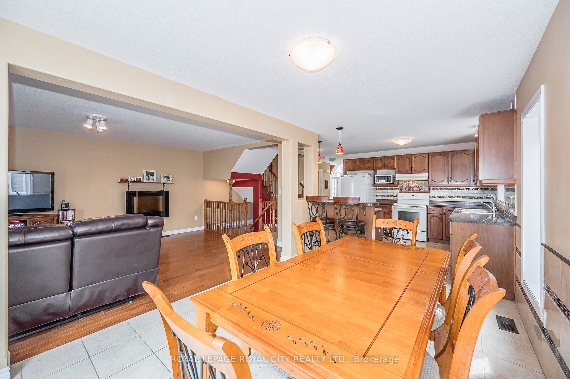 160 Curzon Cres
