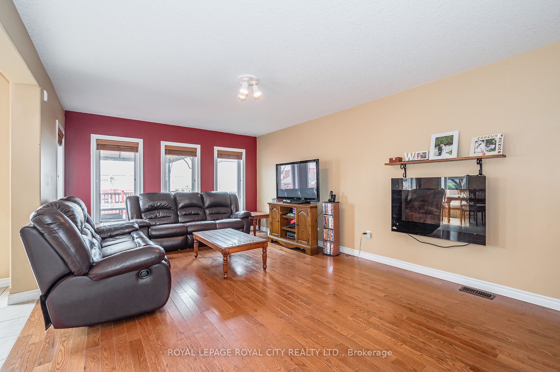 160 Curzon Cres