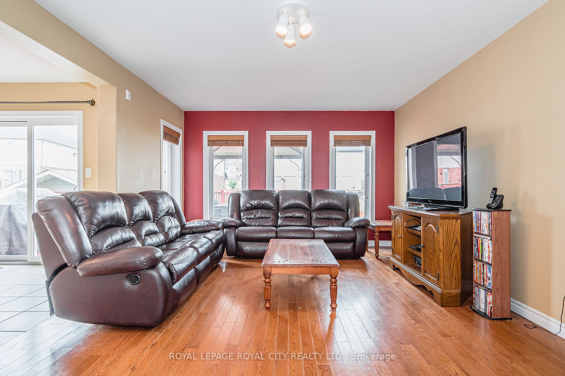 160 Curzon Cres