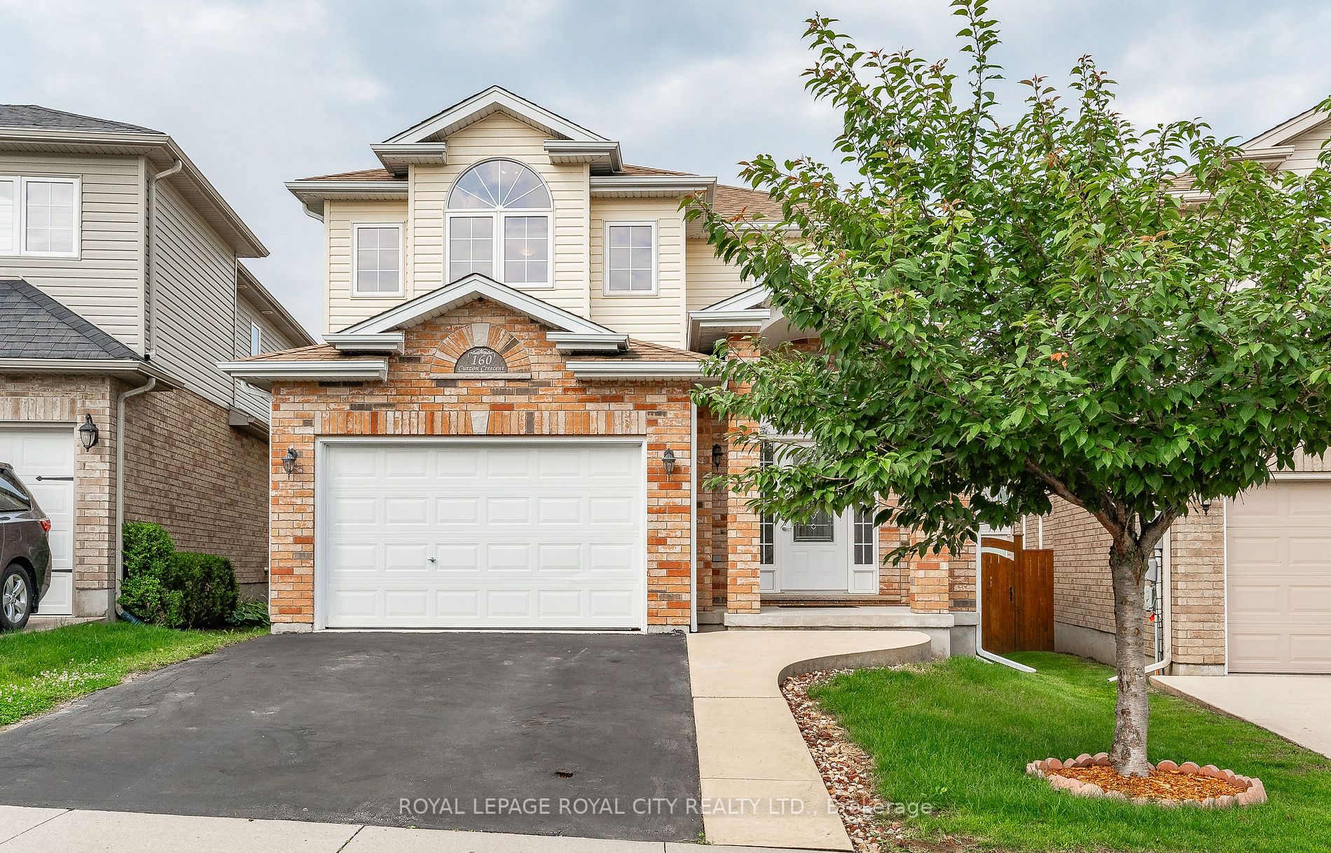 160 Curzon Cres