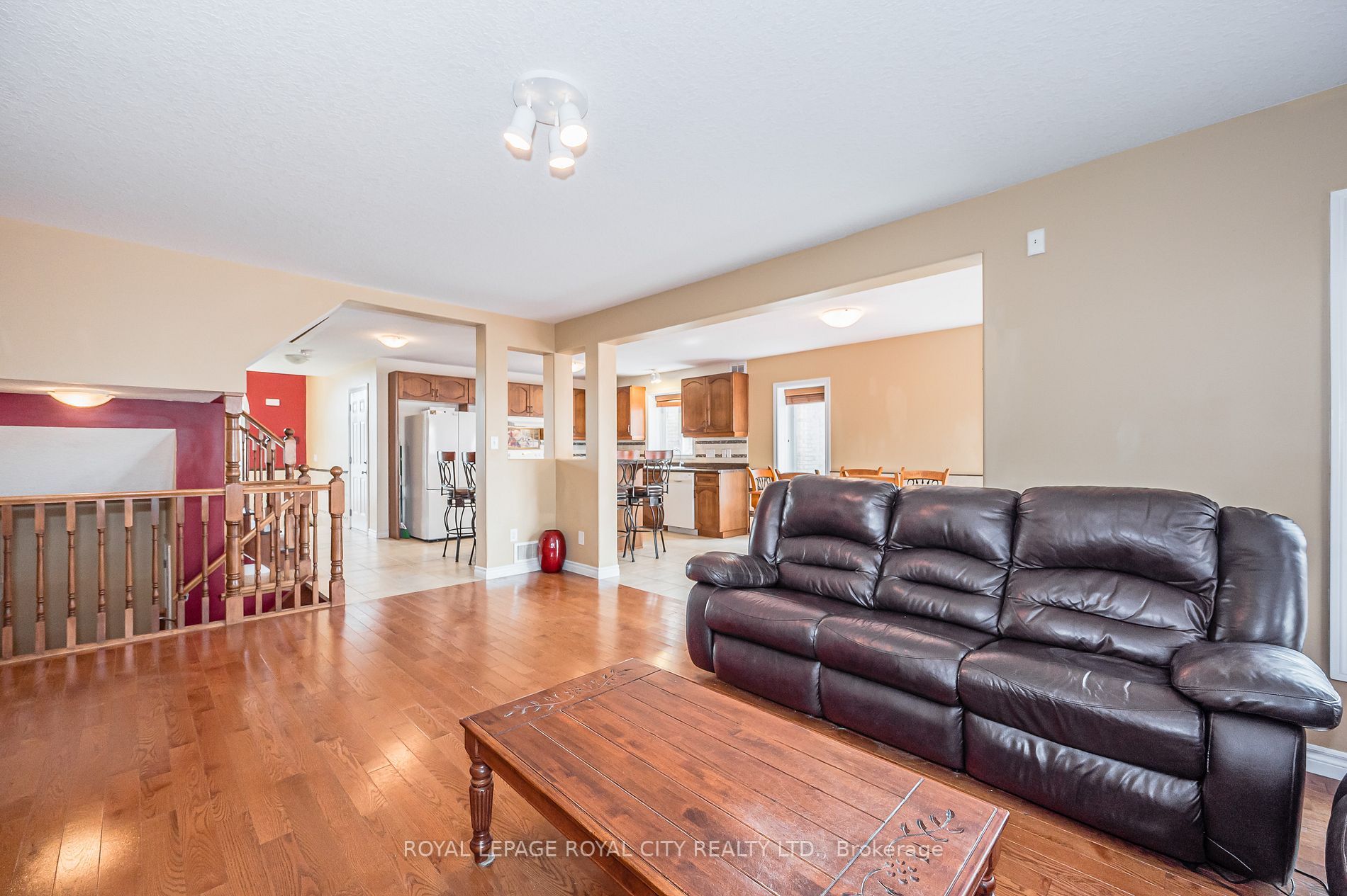 160 Curzon Cres