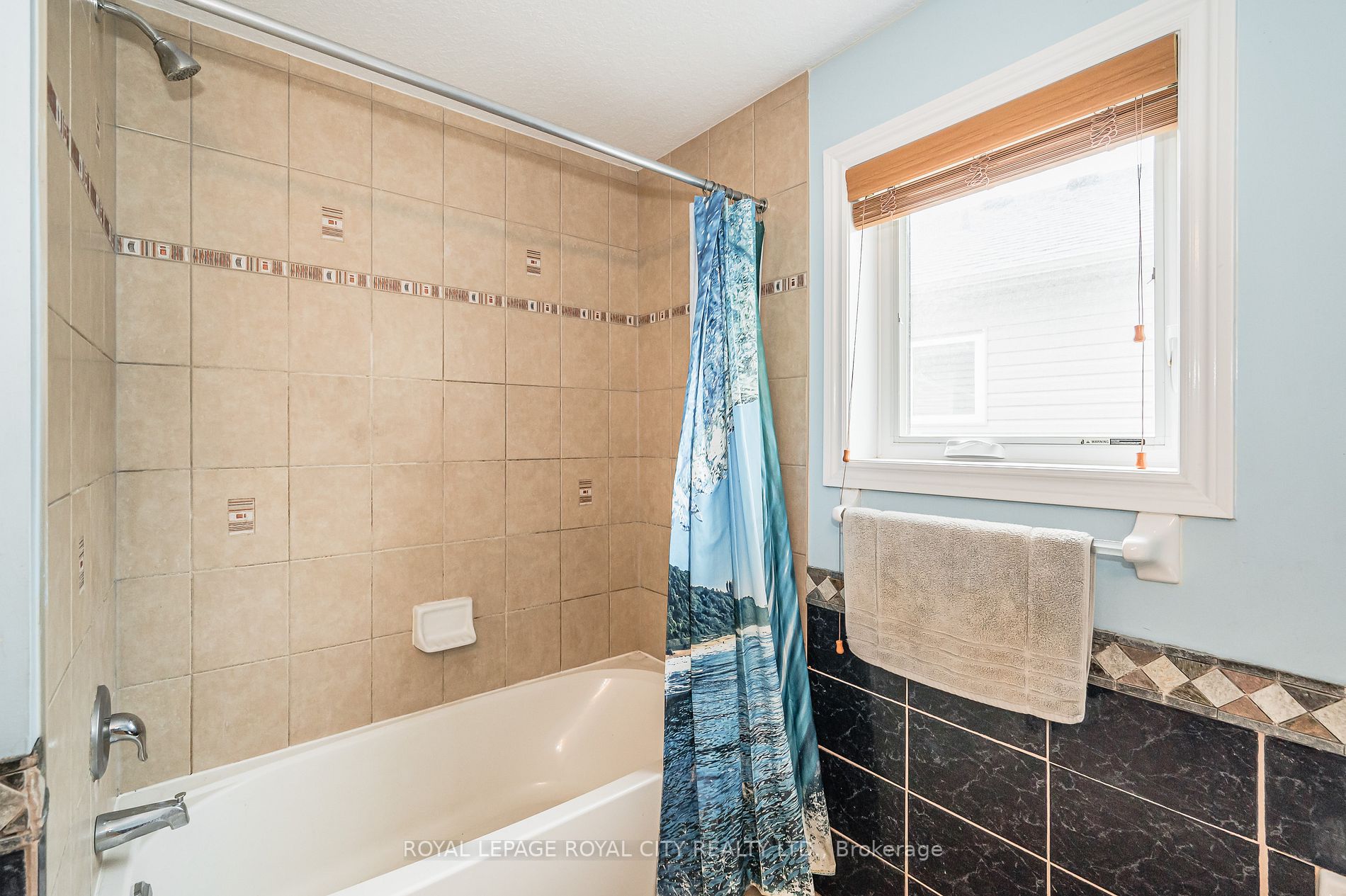 160 Curzon Cres