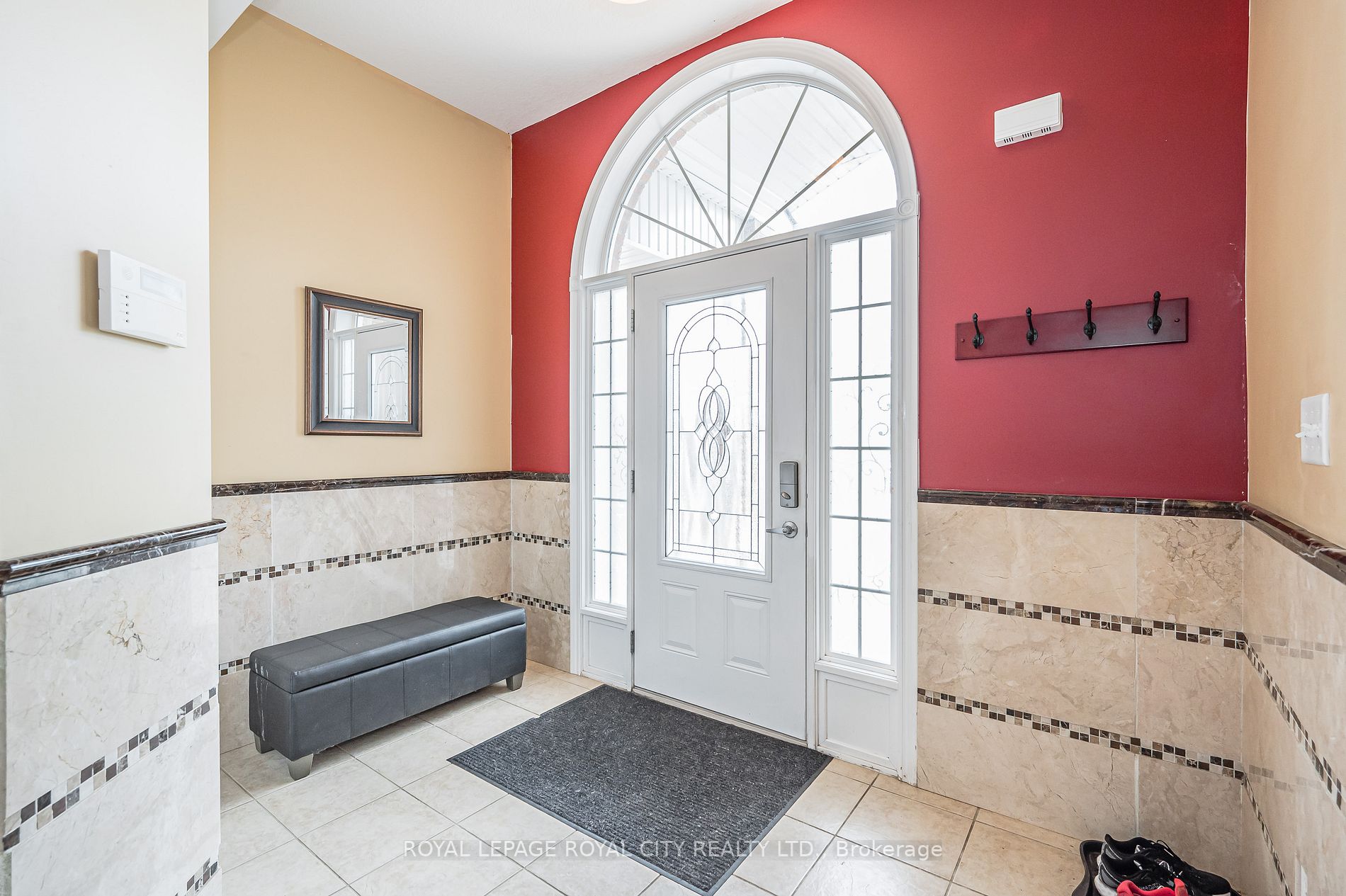 160 Curzon Cres