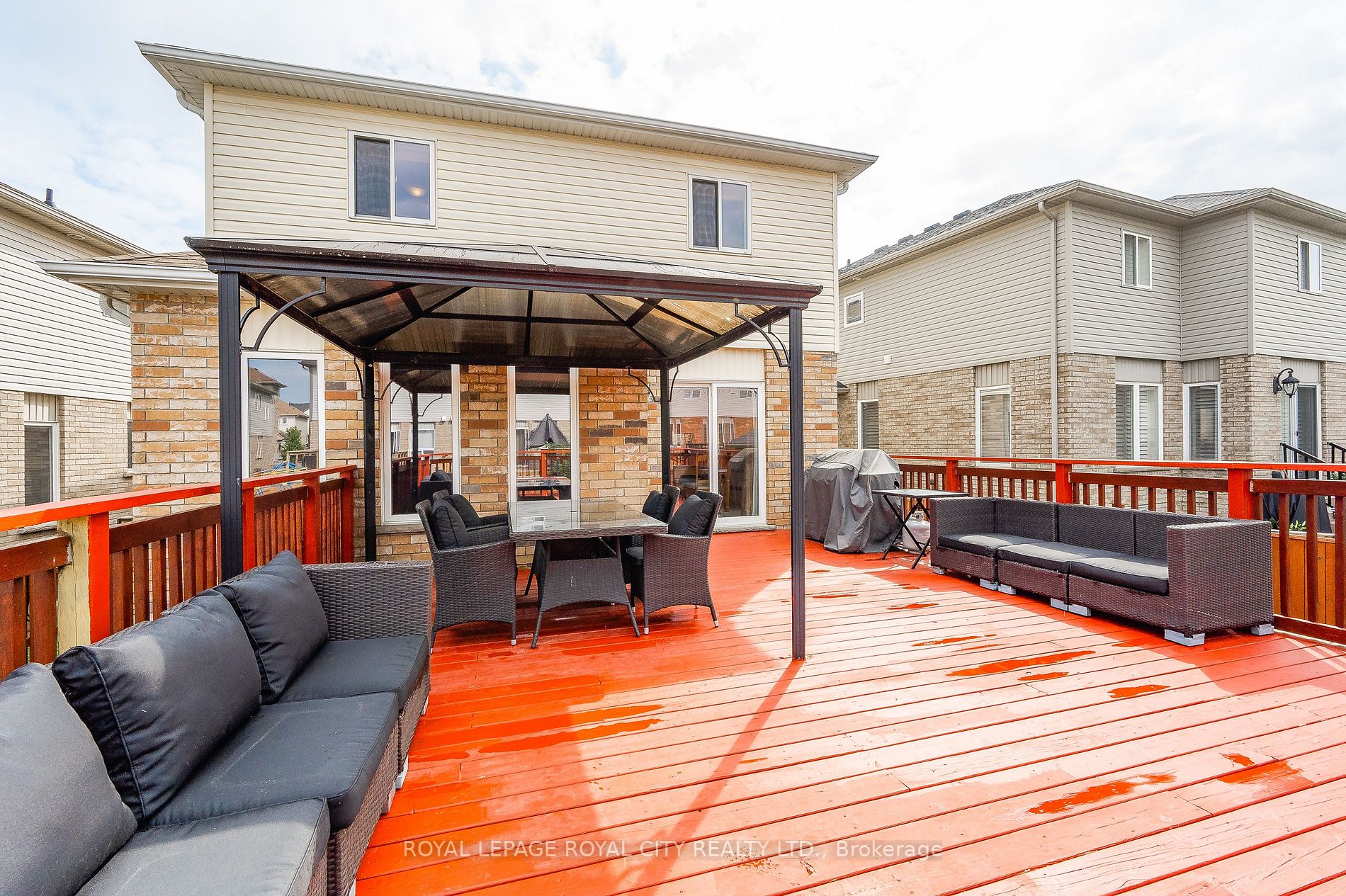 160 Curzon Cres