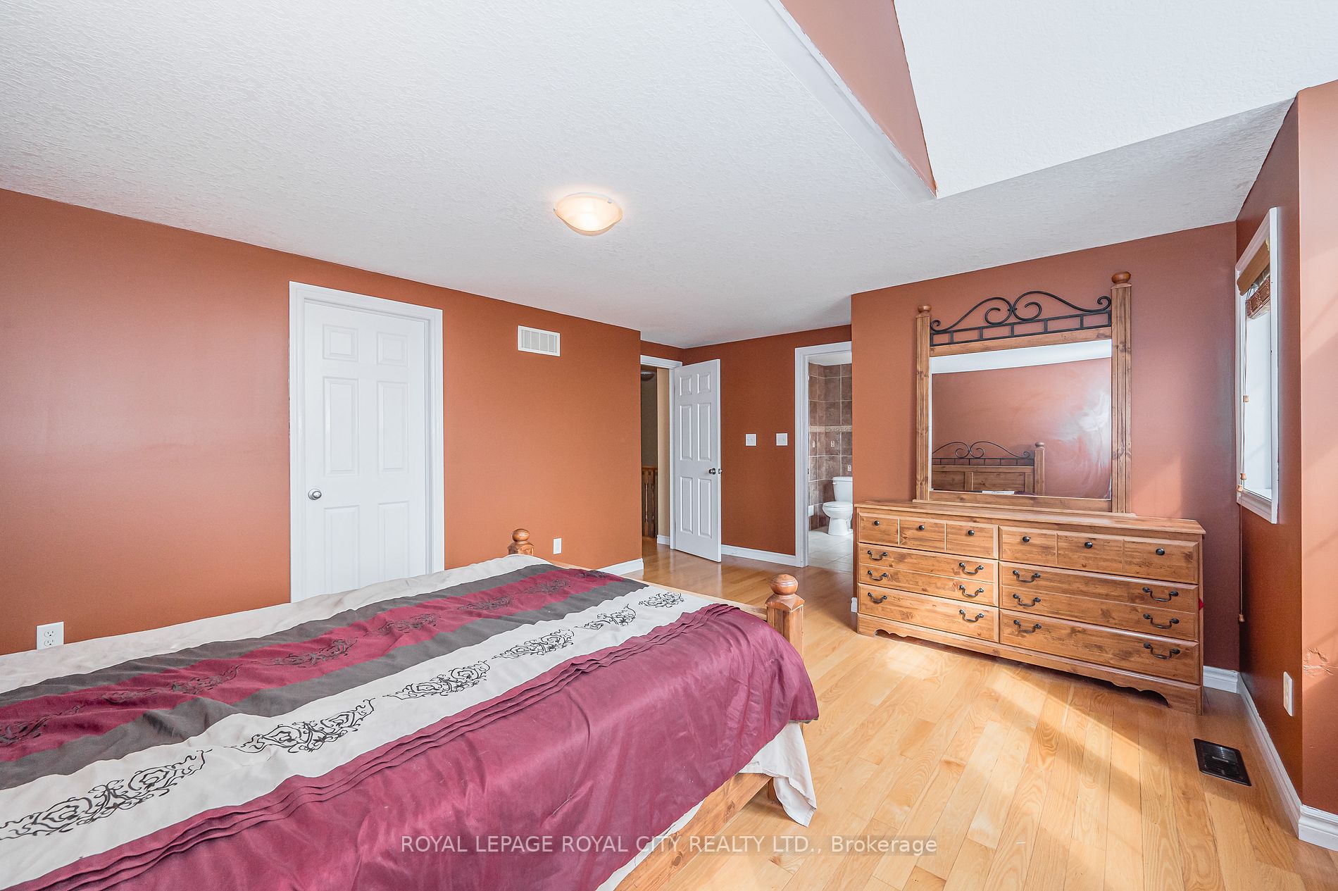 160 Curzon Cres