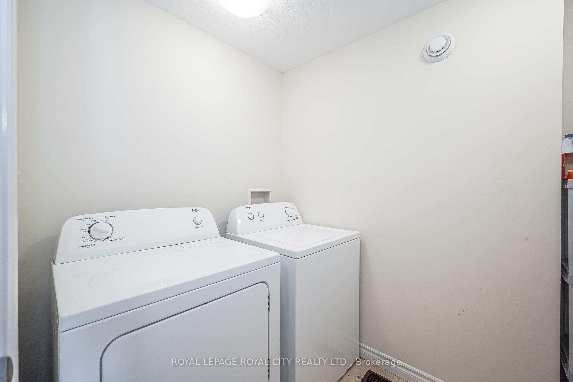 160 Curzon Cres