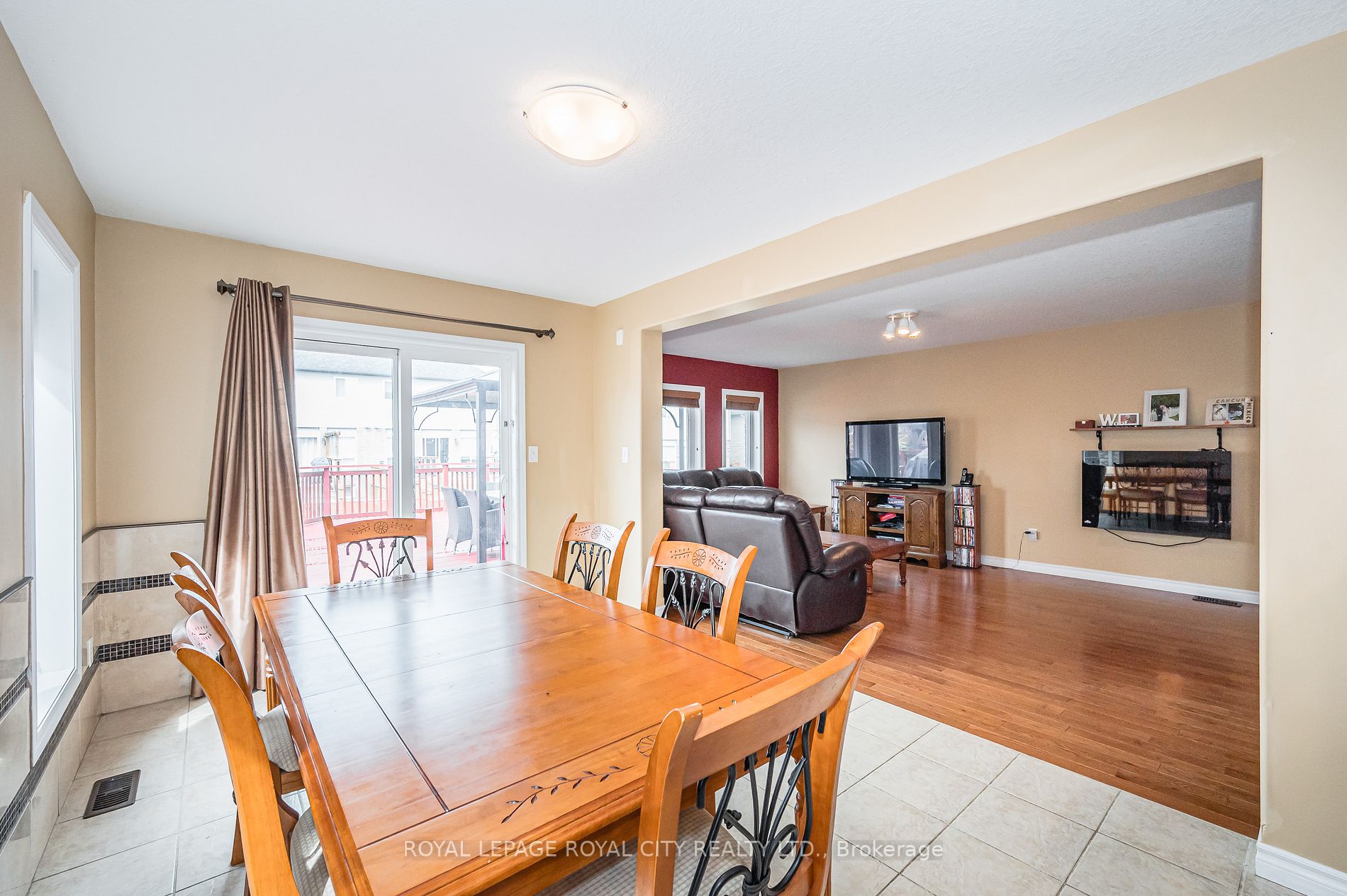 160 Curzon Cres
