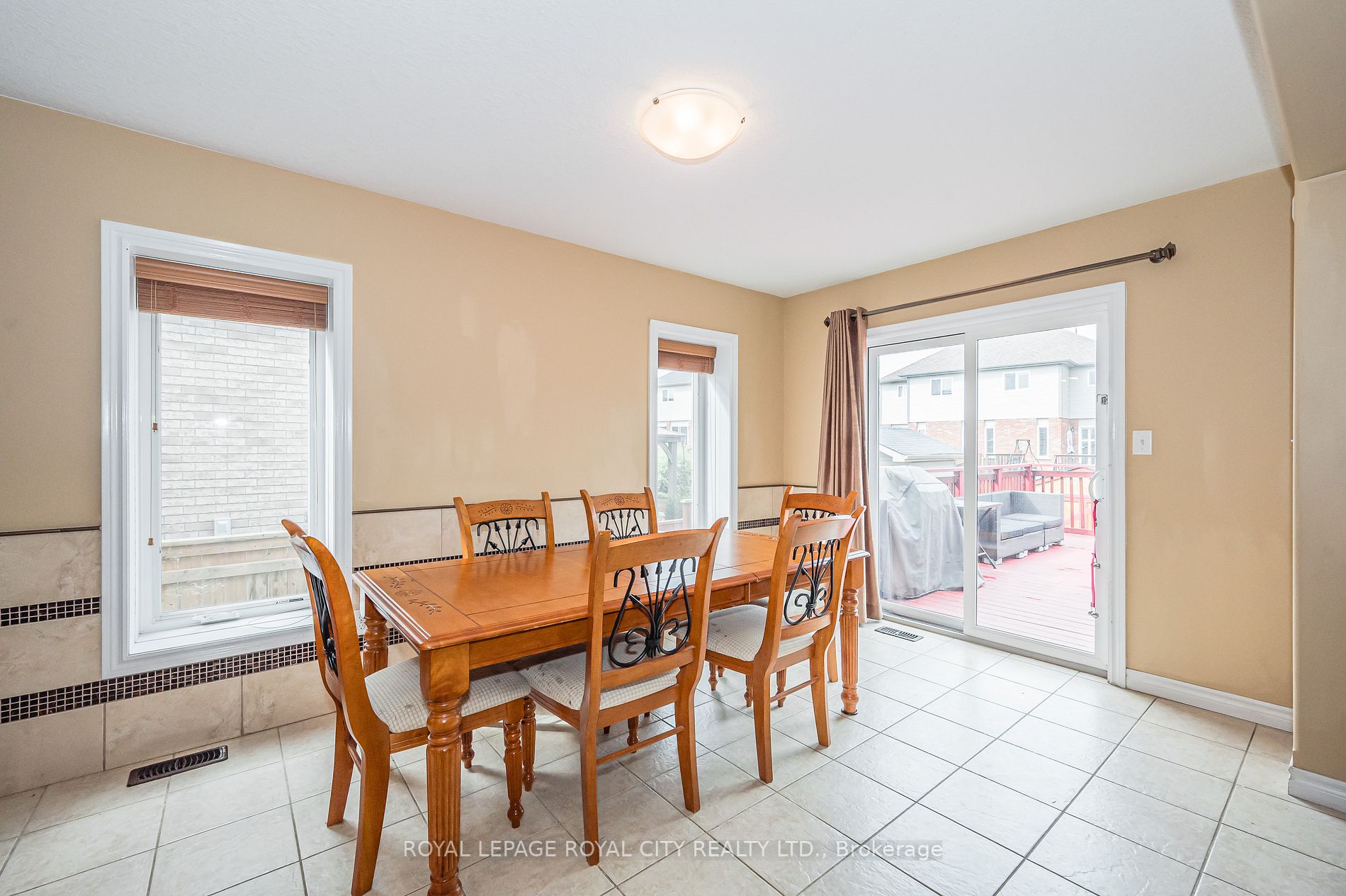 160 Curzon Cres