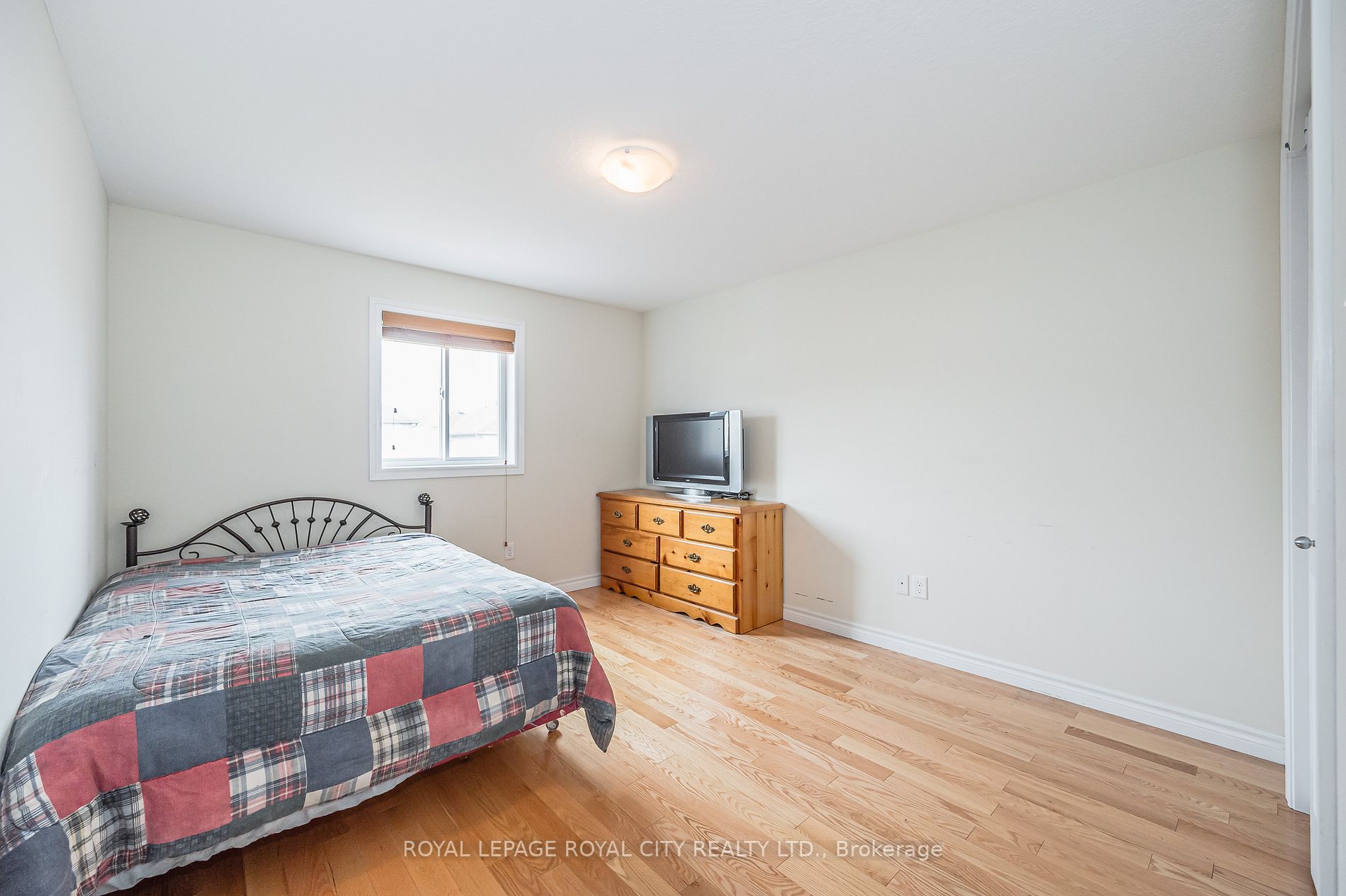 160 Curzon Cres