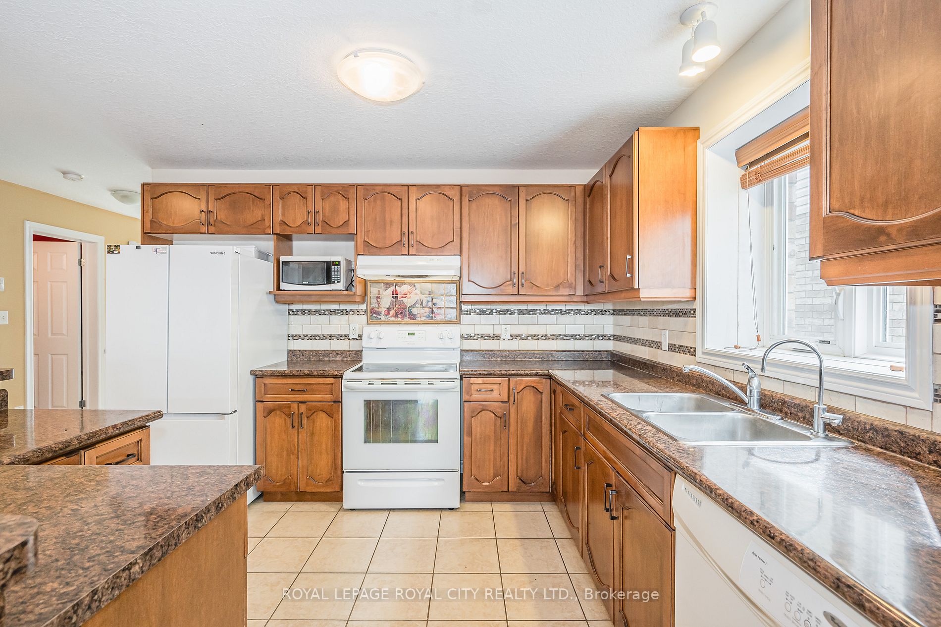 160 Curzon Cres
