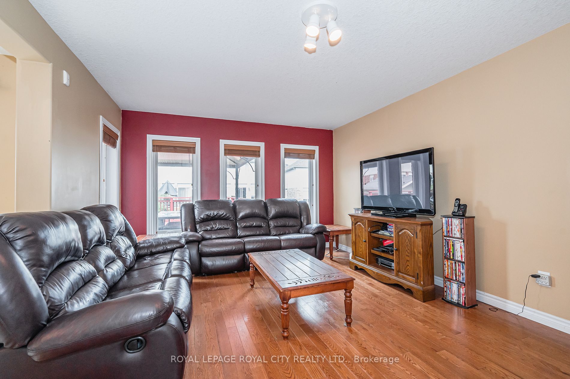 160 Curzon Cres