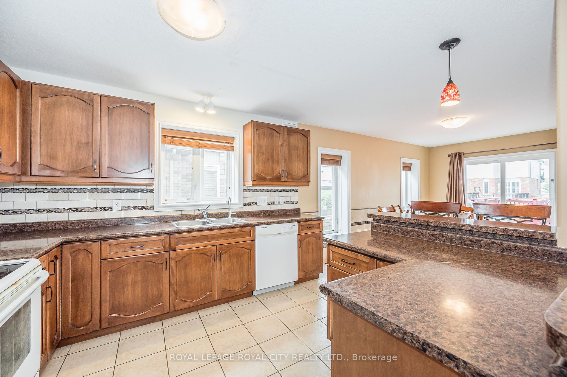 160 Curzon Cres