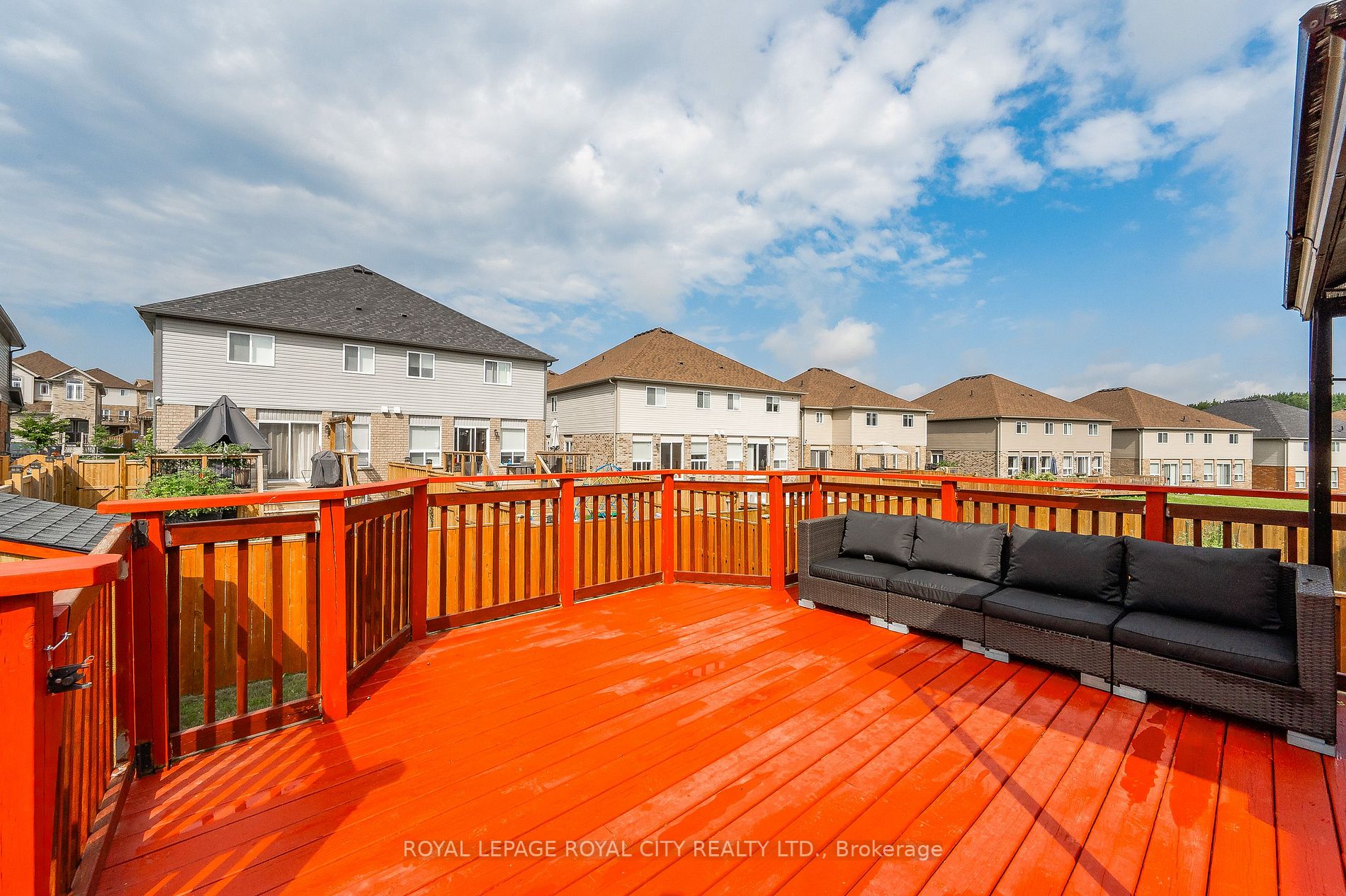 160 Curzon Cres
