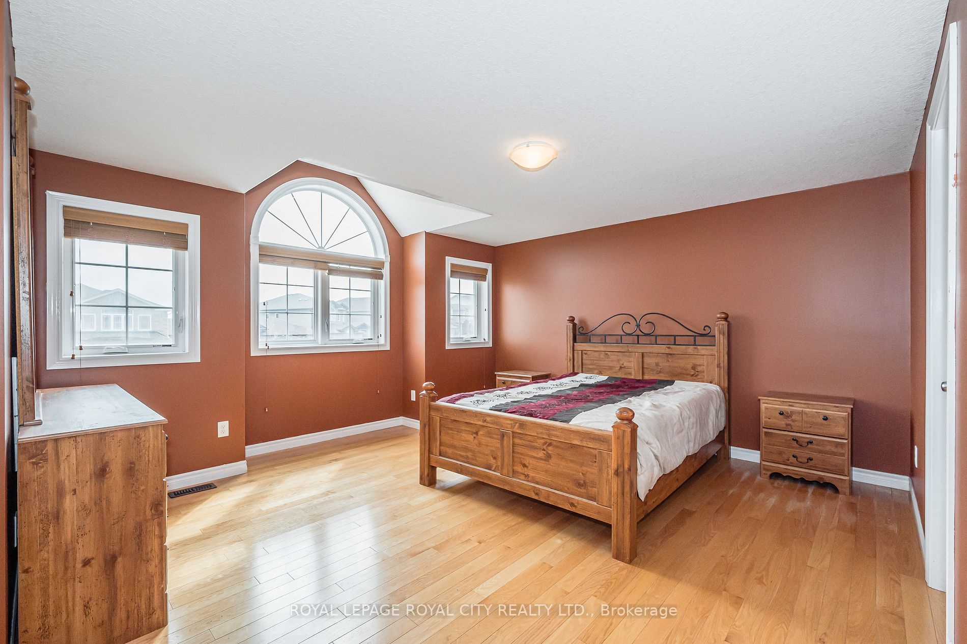 160 Curzon Cres