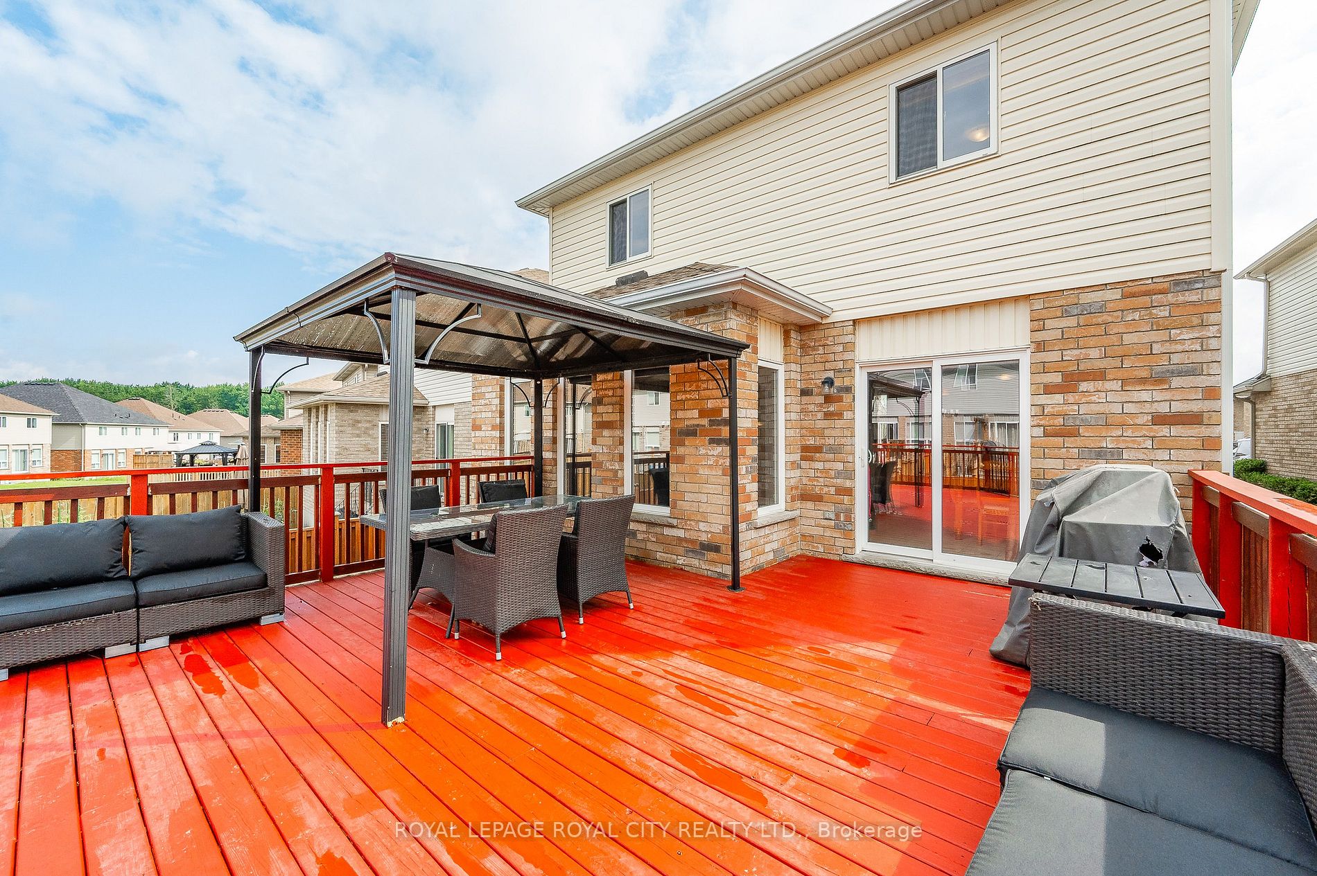 160 Curzon Cres
