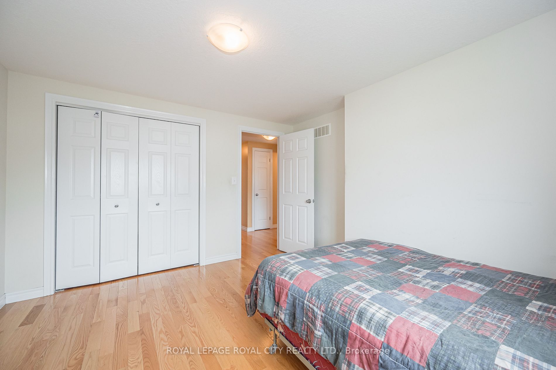 160 Curzon Cres