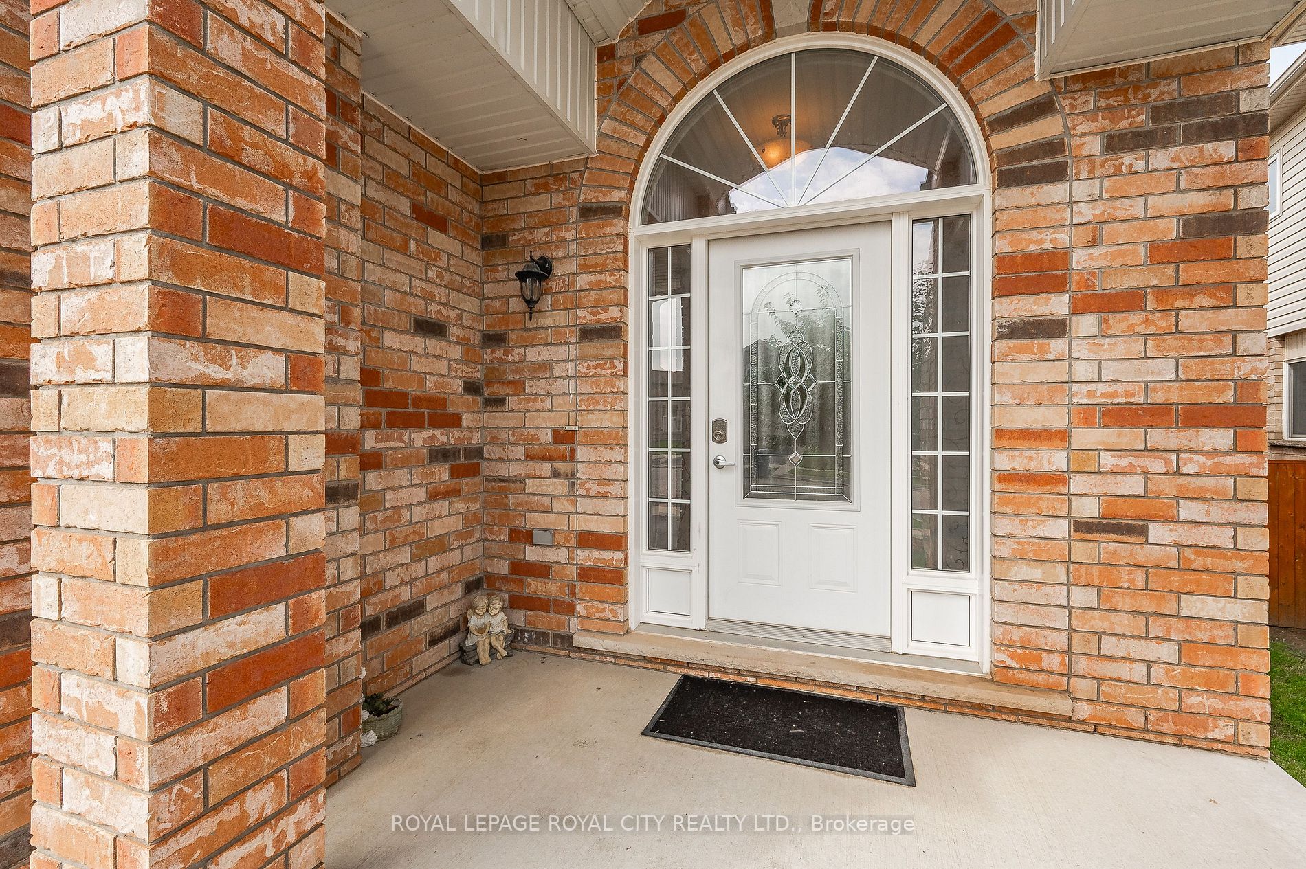 160 Curzon Cres