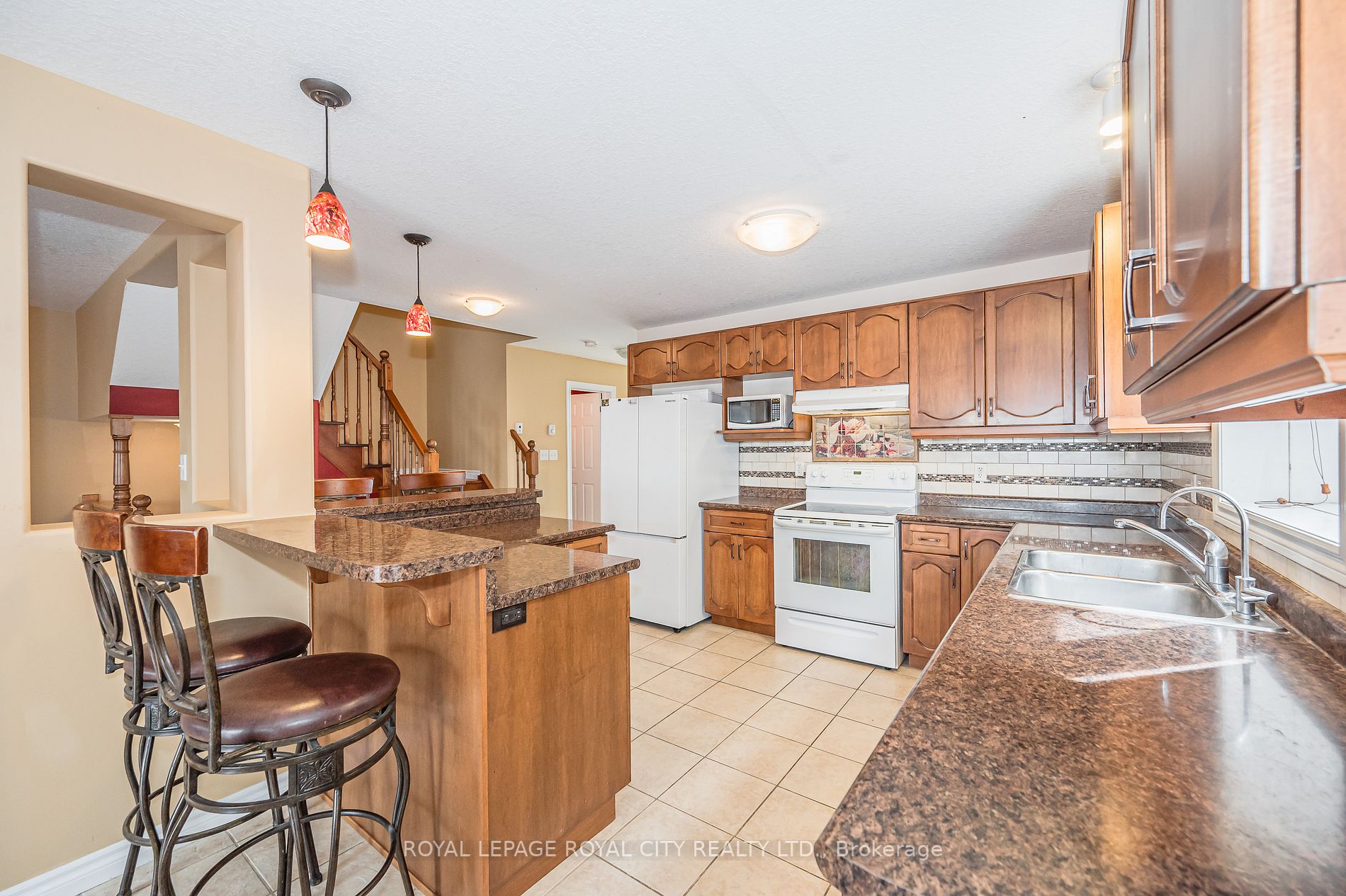 160 Curzon Cres