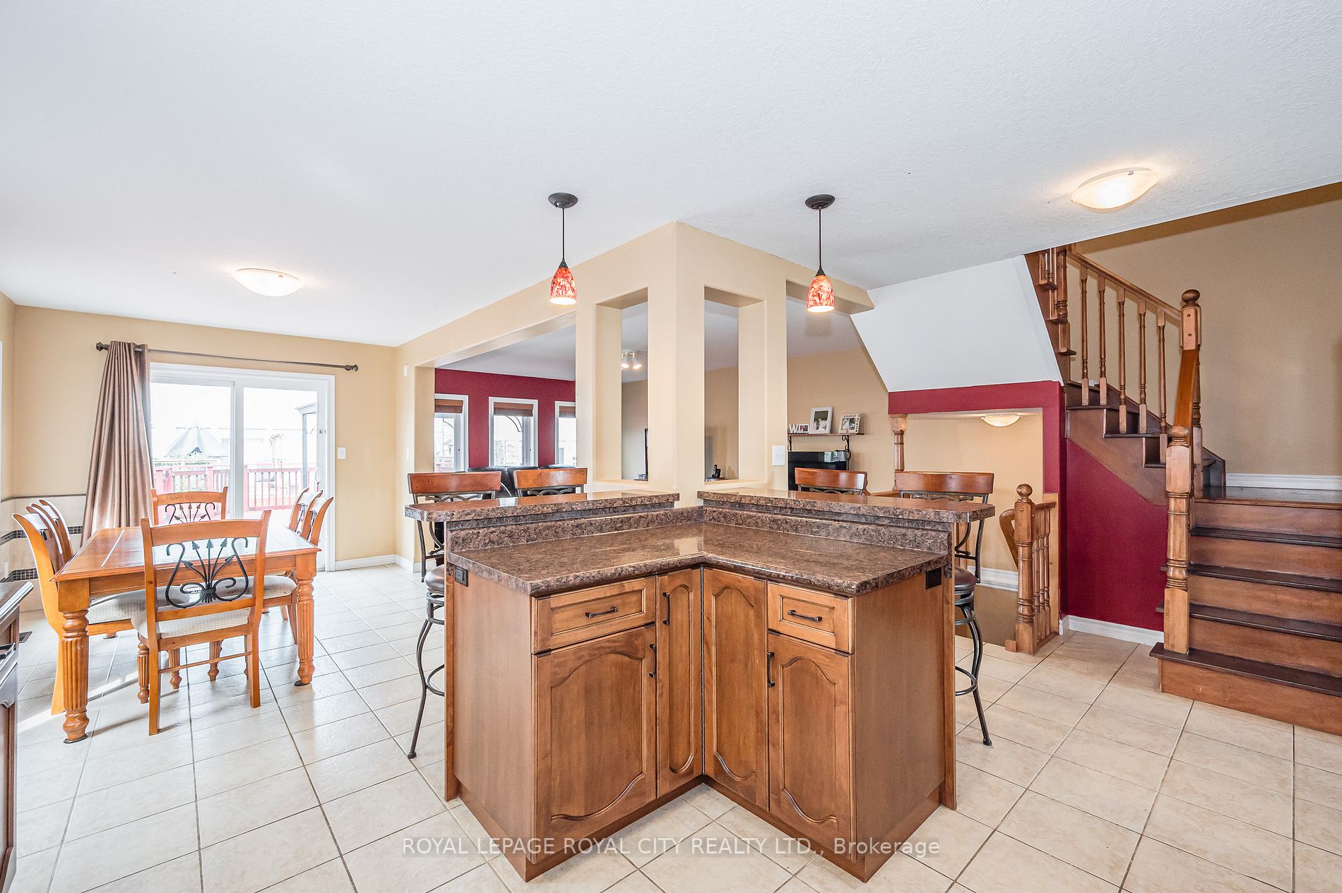 160 Curzon Cres