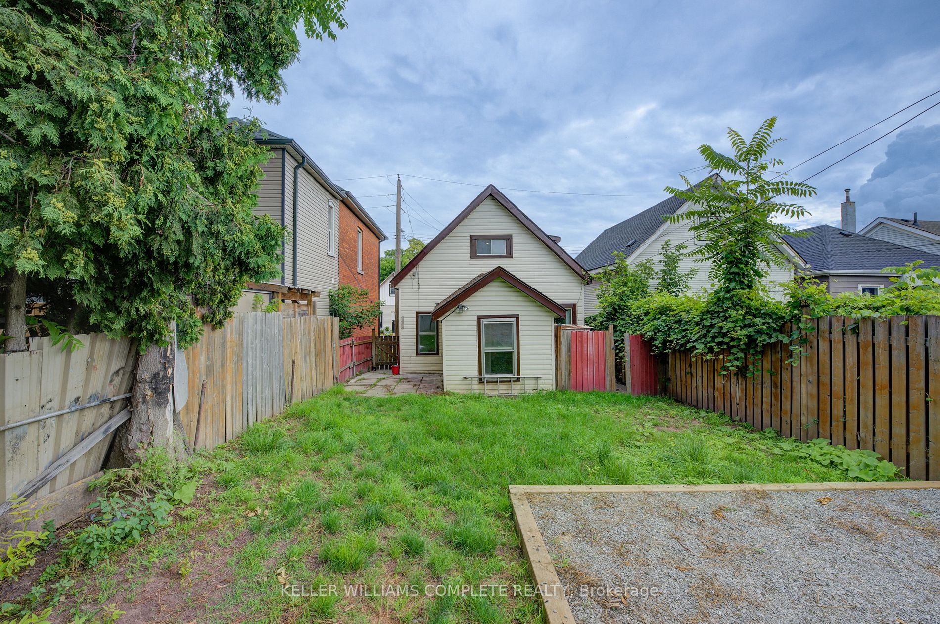 32 Burton St
