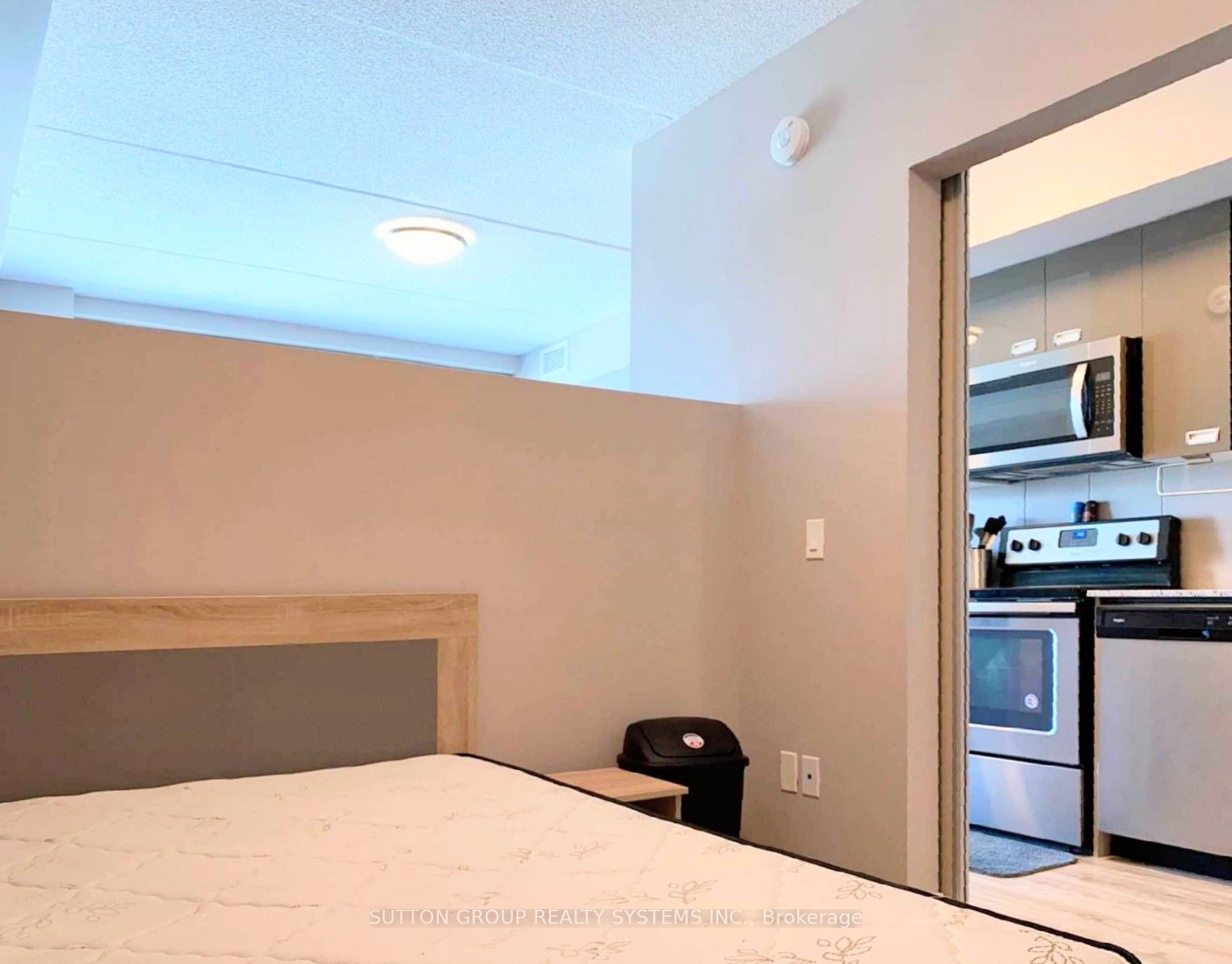 250 Albert Street, #504