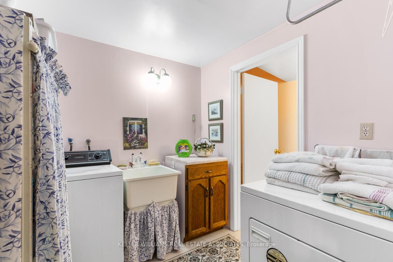 104 Woodlawn Road E, #4