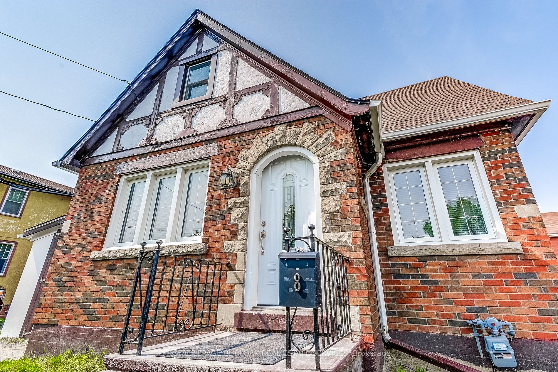 8 Albert St