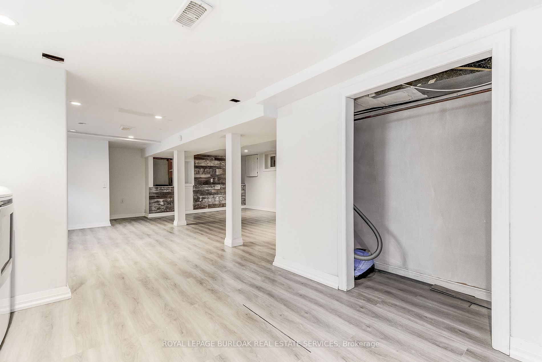 8 Albert St