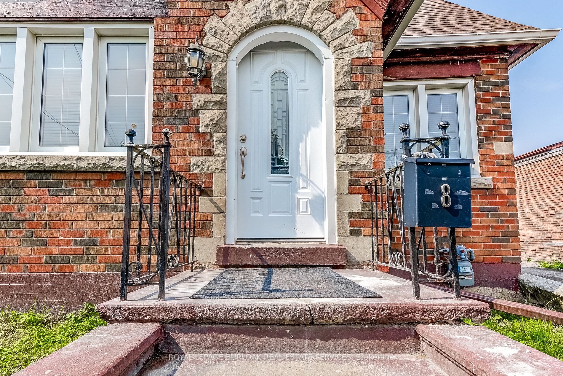 8 Albert St