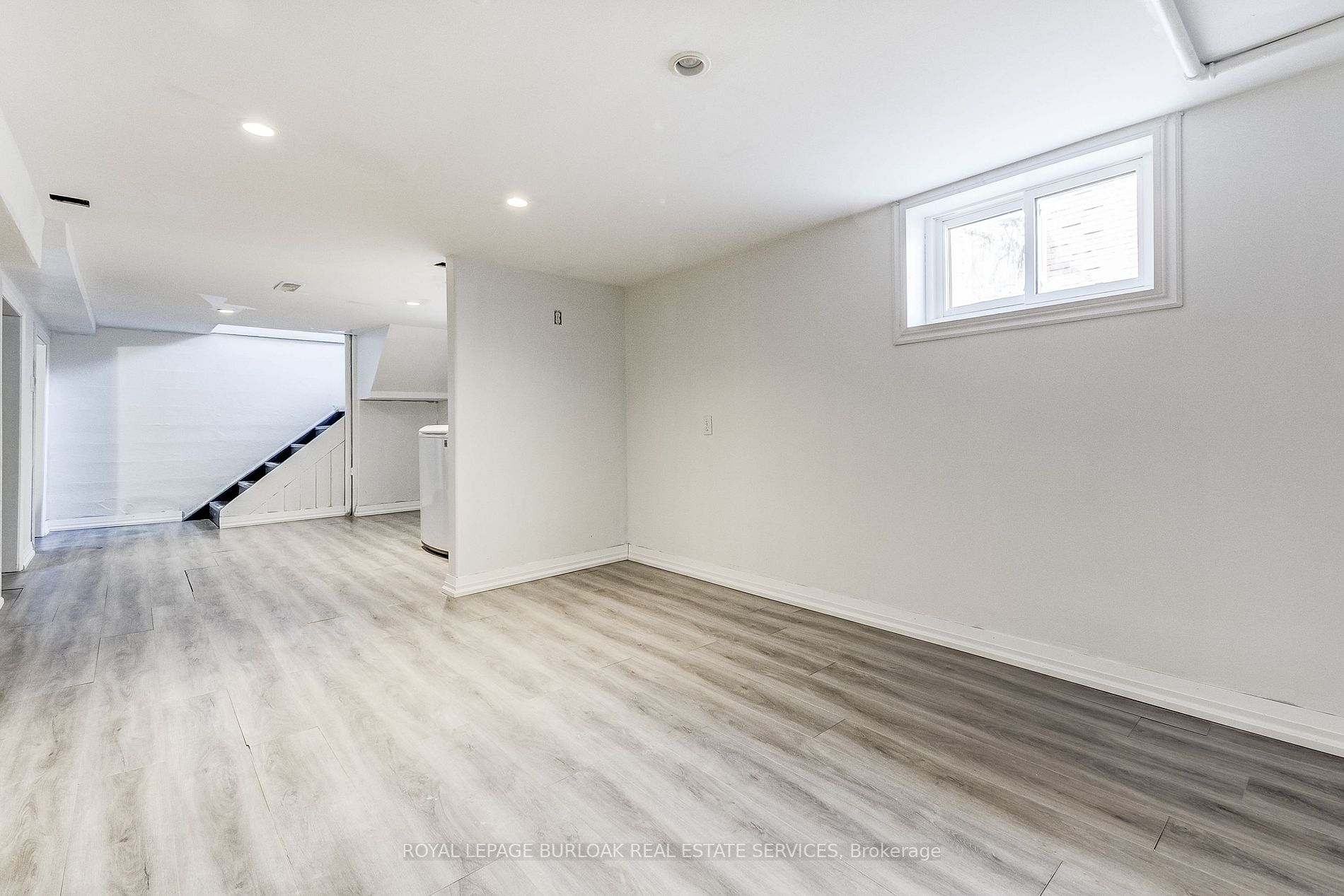 8 Albert St