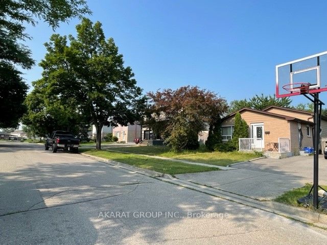 25 Pembroke St N
