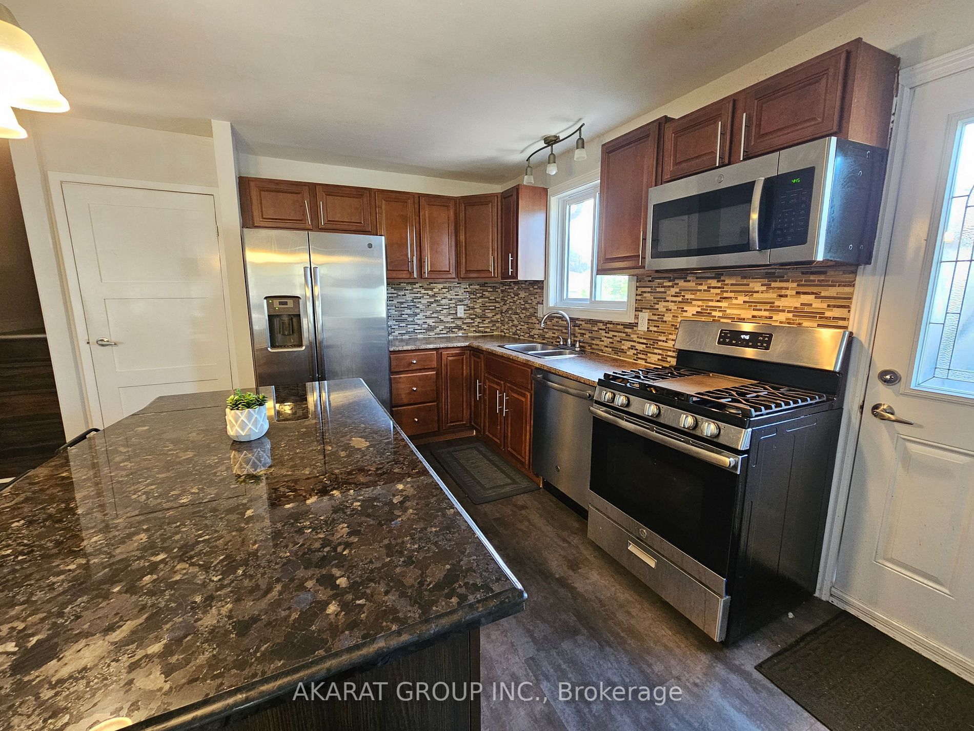 25 Pembroke Street N