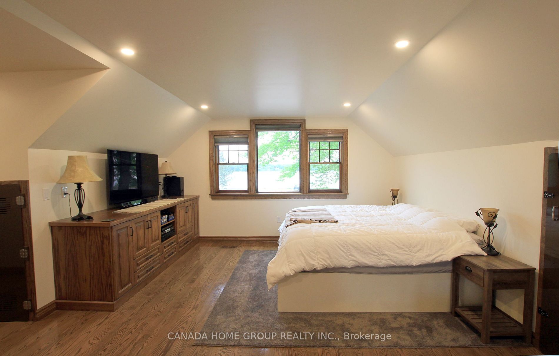 12921 Niagara River Pkwy