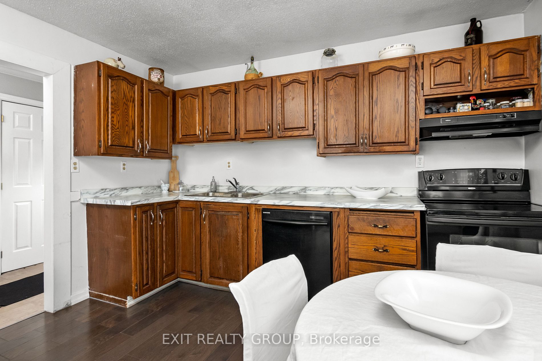 605 Westplain Rd