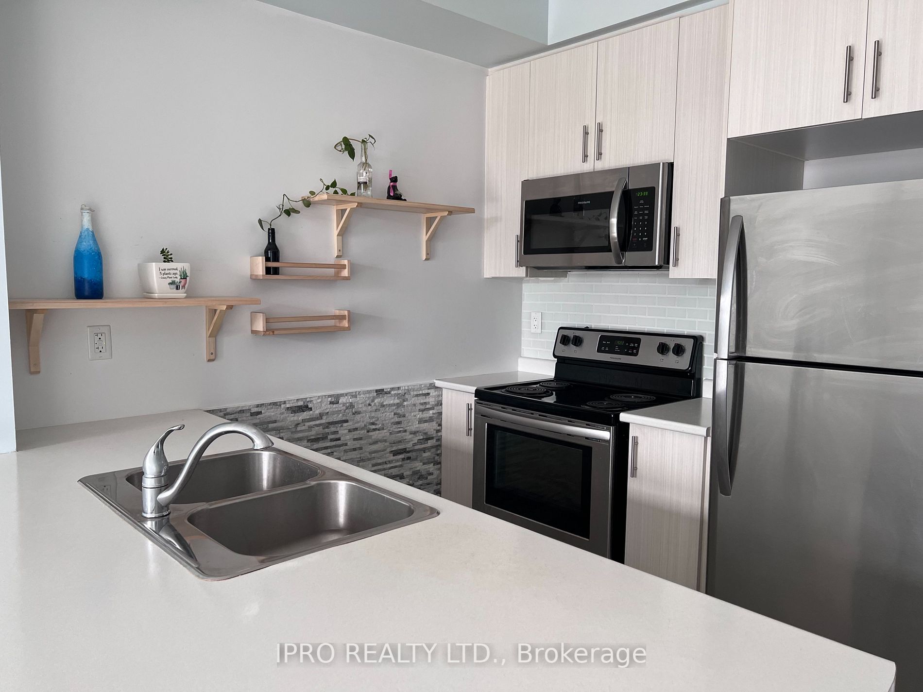 101 Shoreview Pl, #326