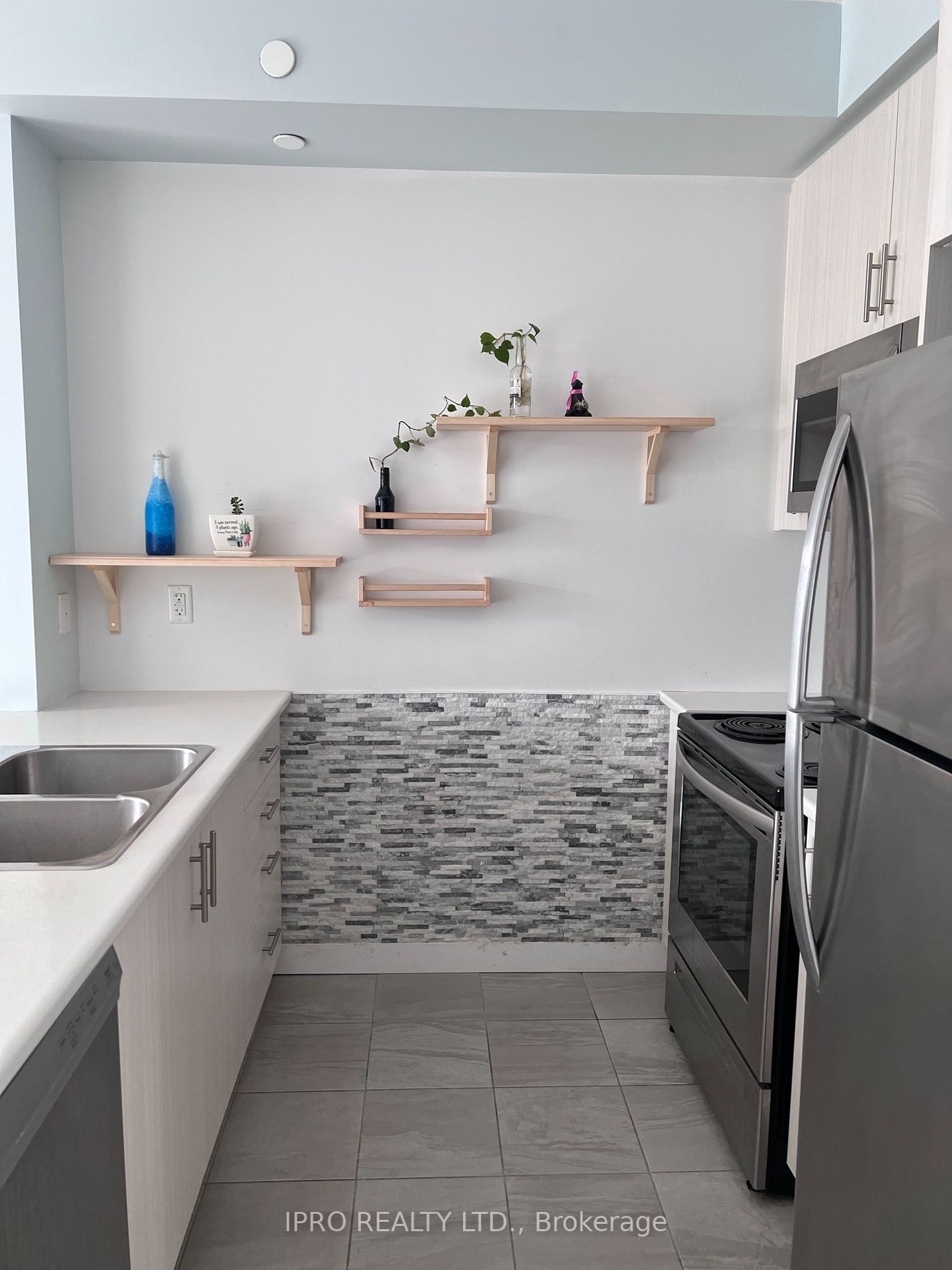 101 Shoreview Pl, #326