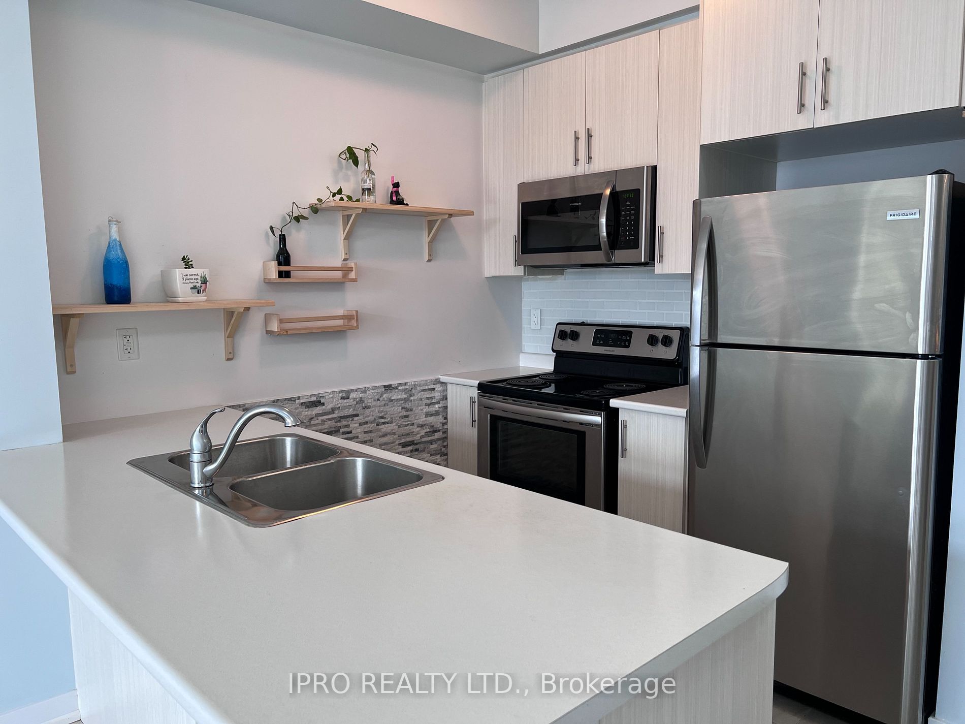 101 Shoreview Pl, #326