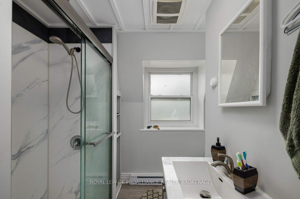 130 KING Street E