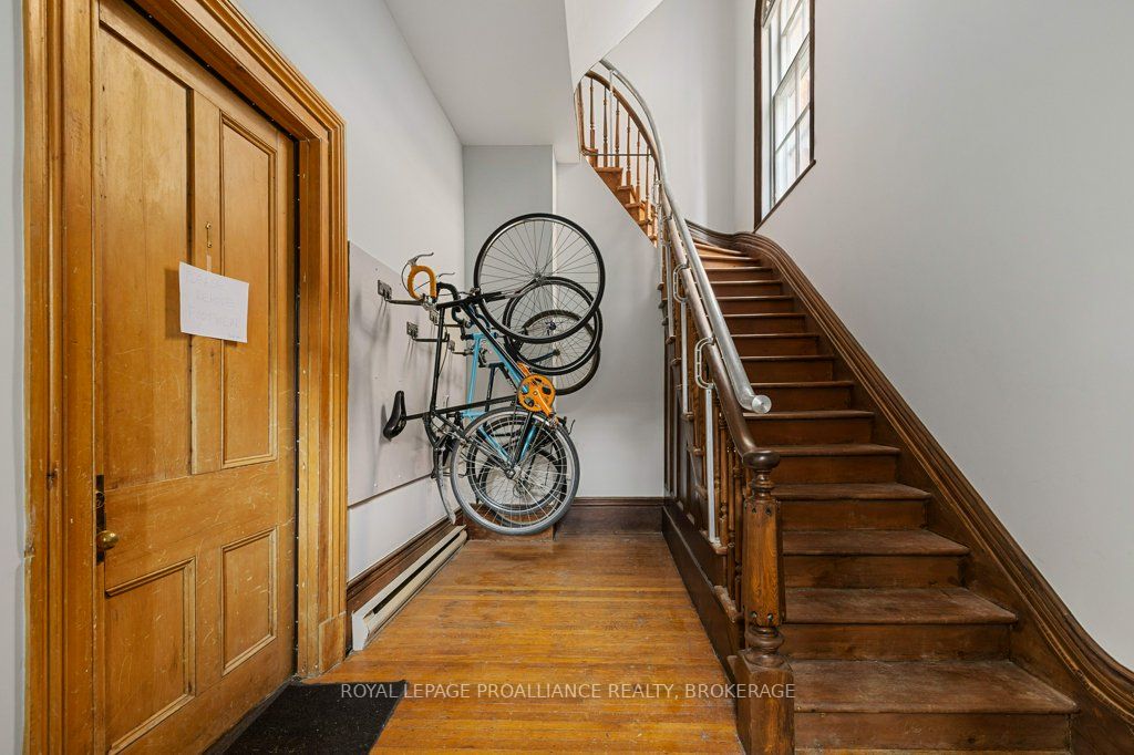 130 KING Street E